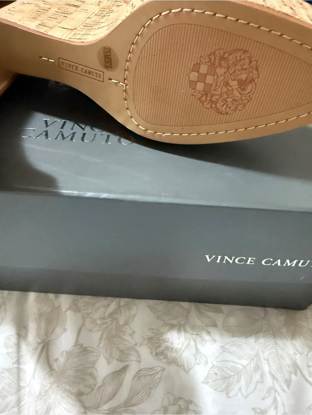 Vince Camuto glossy patent